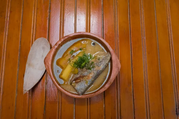 Deliciosa Sopa Pescado Con Cilantro Cerca Tazón Sobre Mesa Comida — Foto de Stock