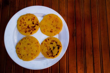 Venezuela tipik yiyecekler, peynirli Arepa.