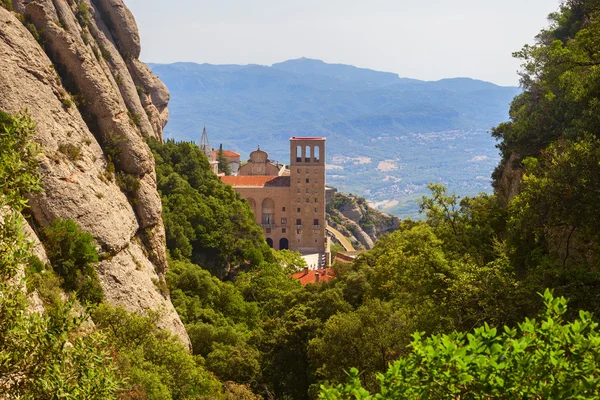 Vue du monastère de montserrat dans les montagnes — Photo