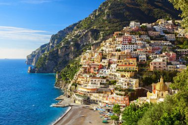 Positano kıyıları görünümü