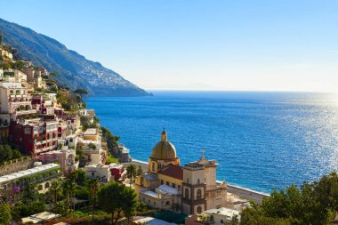 Positano kıyıları görünümü