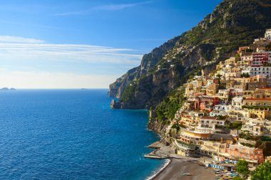 Positano kıyıları görünümü