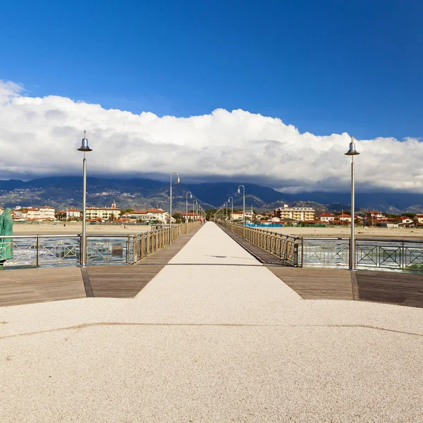 Tonfano pier Visa — Stockfoto