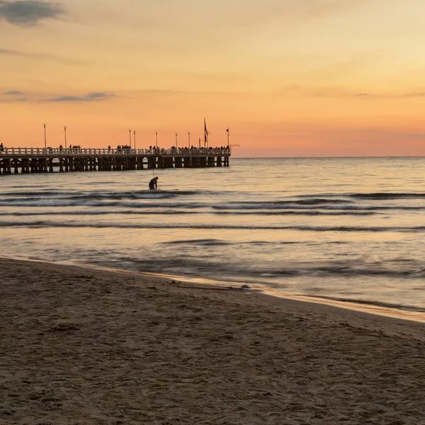 Forte dei marmi brygge utsikt ved solnedgang – stockfoto