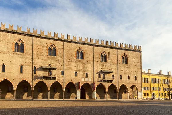 Vévodský palác ve městě mantua — Stock fotografie