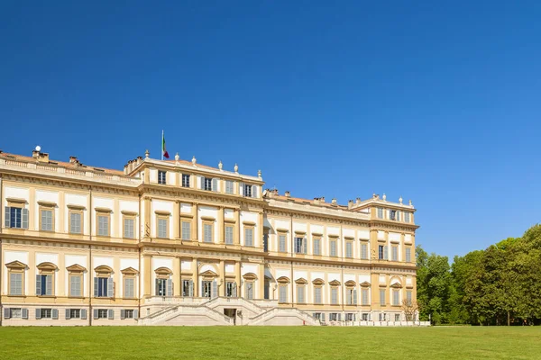 Königliche villa in der stadt monza — Stockfoto