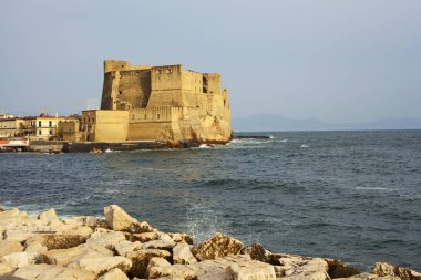 Castel dell'Ovo Napoli şehir görünümünde