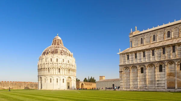 Piazza dei miracoli utsikt — Stockfoto