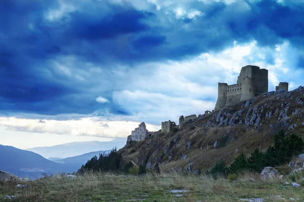 Increíble Vista Del Castillo Rocca Calascio Las Montañas Abruzzo —  Fotos de Stock