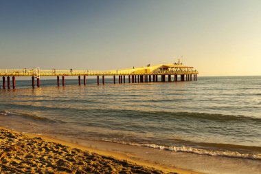 Güzel lido di camaiore rıhtım manzarası gün batımında