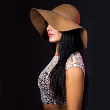 Şapkalı güzel yabancı