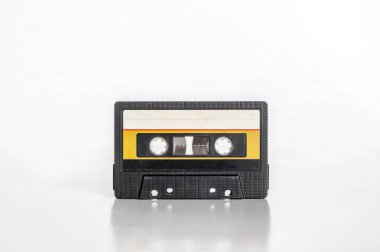 Retro kaset üzerine beyaz izole