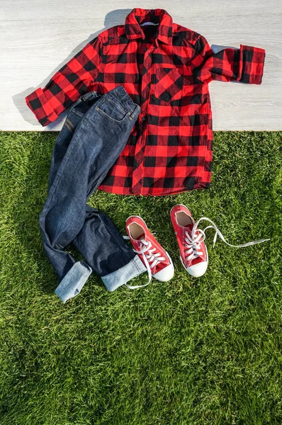 Fotografia aérea de roupas casuais modernas masculinas ou femininas — Fotografia de Stock