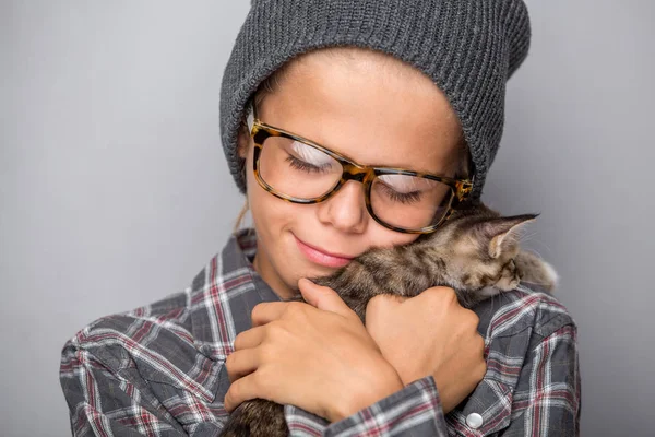 Adorable boy playing with a kitten — Stock Photo, Image