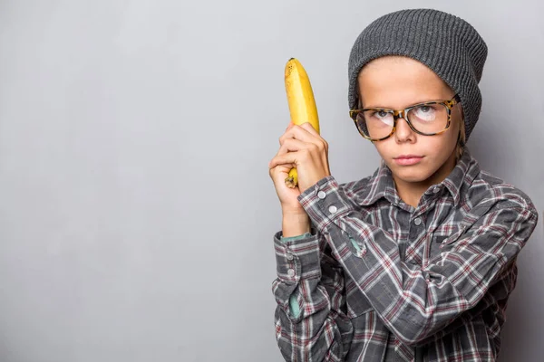 Happy boy eats banana — Stock Photo, Image