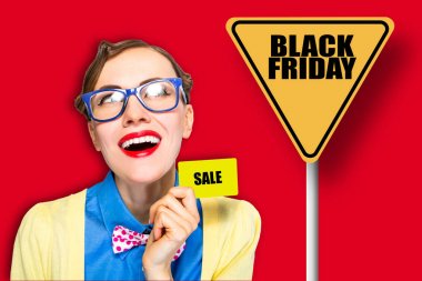 Plastik kart ile siyah Cuma deli kadın