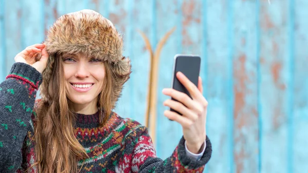 Beautiful Winter Woman Using Smart Phone Wearing Sweater Fur Hat — Stock Photo, Image