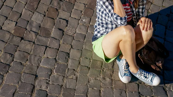 Young Woman Sitting Paving Stones Enjoying Sunshine Listening Music Tourist — Stock Photo, Image