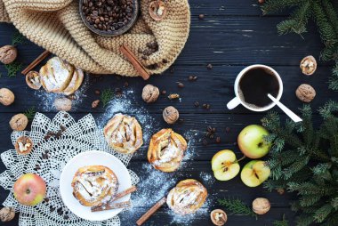 kahve ve kek siyah ahşap tablo