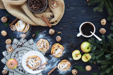 kahve ve kek siyah ahşap tablo