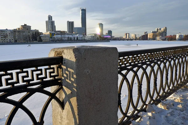 İdari, dini, küçük mimari biçimli binaların kentsel gelişimi, park plantasyonları, yapılar, set, çardak, çeşme