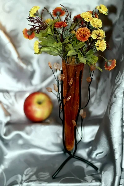 Vasen Figuren Kerzen Seile Bleistifte Und Pinsel Massagegeräte Lampen Blumenvasen — Stockfoto