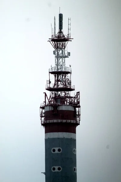 Бетонная Башня Городской Сотовой Связи — стоковое фото