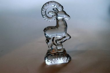 Hediye mikro biblolar, kristal şarap kadehleri, cam, gümüş zodyak işaretleri sıçan, domuz, at, kaplan, horoz, maymun, kanser, Oğlak burcu