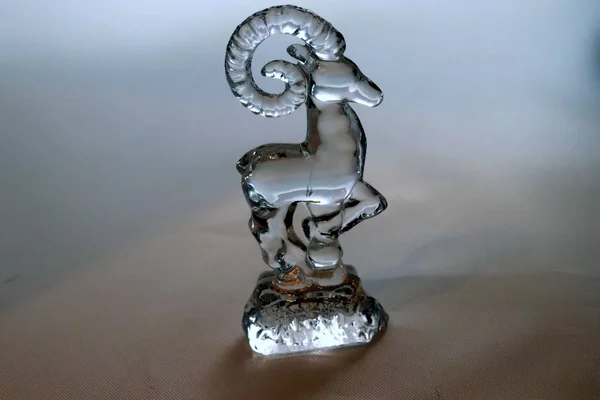 Hediye mikro biblolar, kristal şarap kadehleri, cam, gümüş zodyak işaretleri sıçan, domuz, at, kaplan, horoz, maymun, kanser, Oğlak burcu