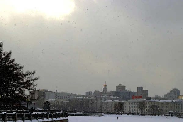 Cidade Sempre Diferente Inverno Verão Bom Tempo Uma Tempestade Neve — Fotografia de Stock