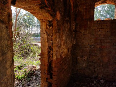 1 Mart 2020 'de, Ludhiana Punjab Hindistan' daki Aalamgir köyü yakınlarında dehşet verici bir bina.