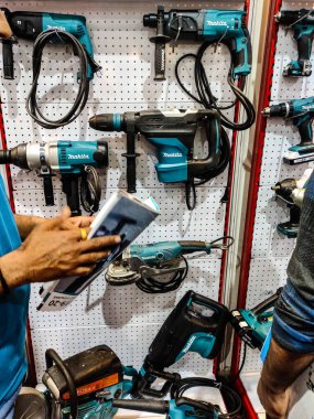 23-24 Şubat tarihlerinde Ludhiana Punjab Hindistan 'da düzenlenen sergide el matkabı, disk öğütücü, cilalama makinesi, kesme makinesi ve makine aletleri gösterilir. Sergi Mach fuarına göre düzenlenir