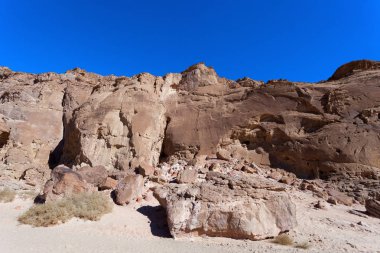 Gündüz dağların havadan görünüşü, seyahat kavramı 
