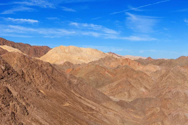 Wüstenlandschaft Luftbild Von Bergen Und Trockenem Land Mit Blauer Skyline — Stockfoto