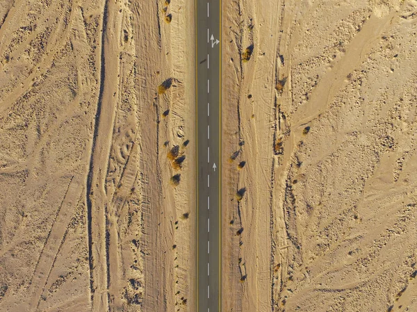 Strada Del Deserto Immagine Aerea Una Strada Due Corsie Circondata — Foto Stock