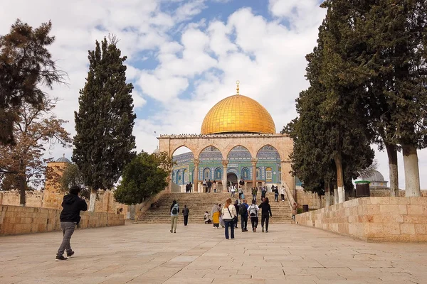 Jerusalem Israel January 2020 Tourists Visiting Dome Rock Islamic Shrine — Stockfoto