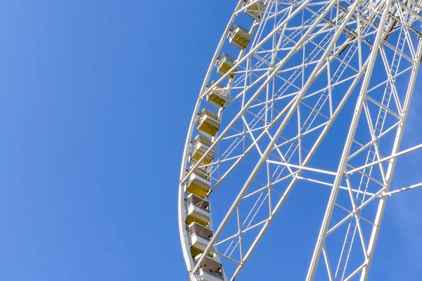 Big Wheel Blue Sky Background — Zdjęcie stockowe