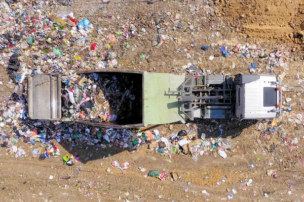 Triage Expédition Des Déchets Industriels Ferraille Avec Pelle Remorques Chargées — Photo