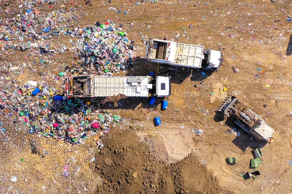 Desperdícios Industriais Triagem Expedição Sucata Com Escavadeira Reboques Carregados Com — Fotografia de Stock