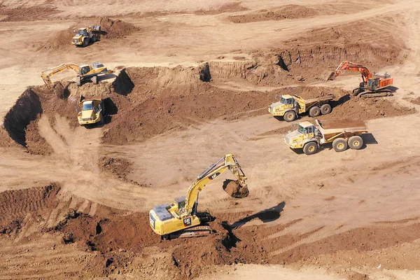 Aerial View Excavators Loading Soil Articulated Hauler Trucks — Stock Photo, Image