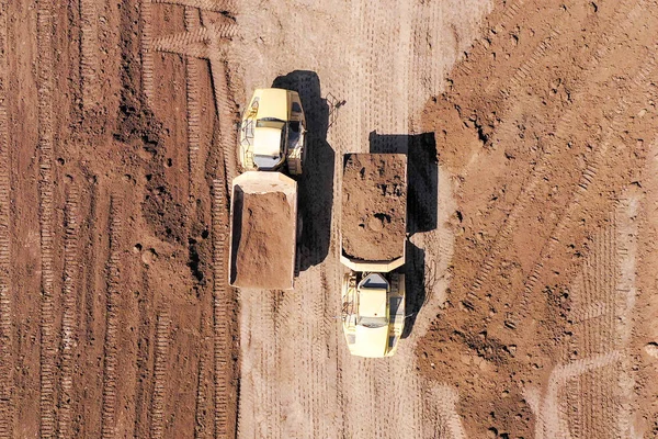 Vista Aérea Excavadoras Cargando Tierra Camión Transporte Articulado — Foto de Stock