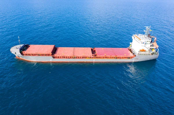Velká všeobecná nákladní loď, shora dolů.. — Stock fotografie