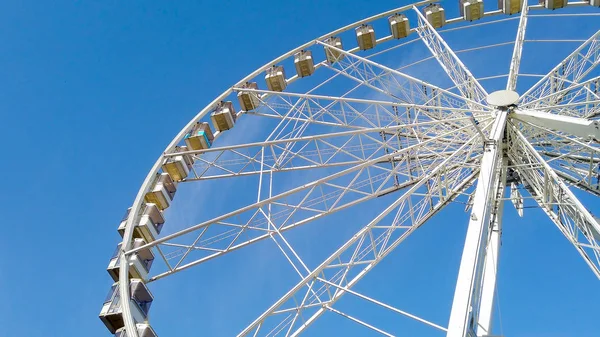 Big Wheel Blue Sky Background — Photo