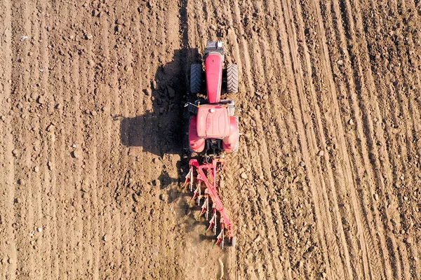 Red Tractor Plowing Large Field Early Morning Aerial Image — Stock Photo, Image