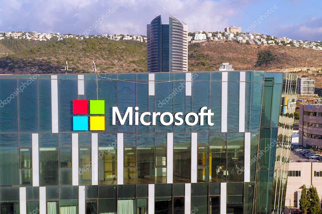 Haifa, Israel 4 de diciembre de 2019 Microsoft Logo en un edificio