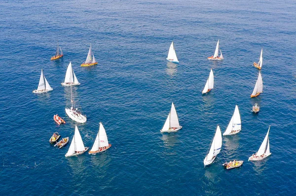 Large Group Sail Boats Different Sizes Sea Aerial Image — Zdjęcie stockowe