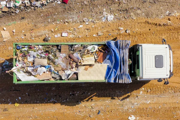 Сверху вниз воздушные кадры муниципальных твердых отходов . — стоковое фото
