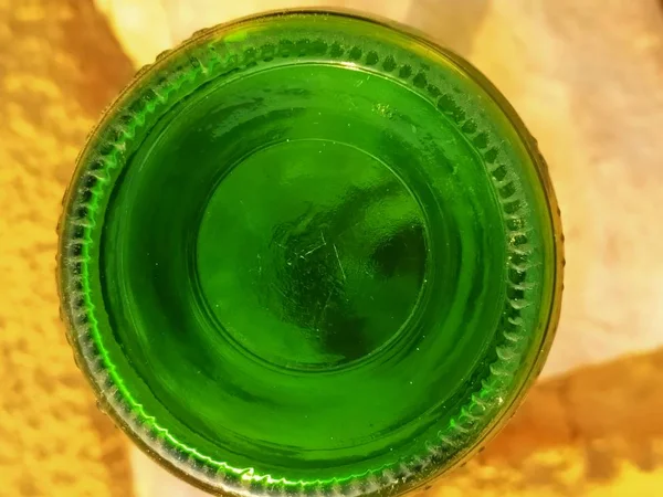 一个绿色玻璃瓶 — 图库照片