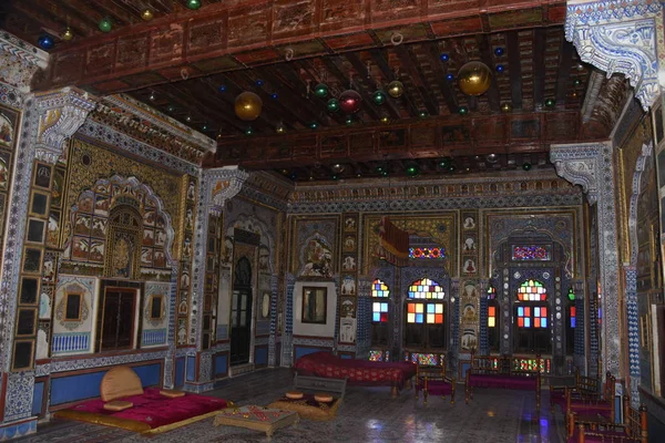 Kral ve Maharaja 'dan Rang Mahal.