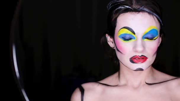 Meisje met make-up pop art — Stockvideo